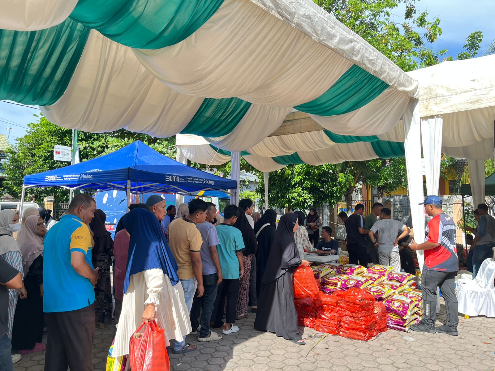 Pemkot Banda Aceh Subsidi Rp99 Ribu per Paket Sembako di Tiga Lokasi Jelang Idul Adha, Warga: Sangat Terbantu
