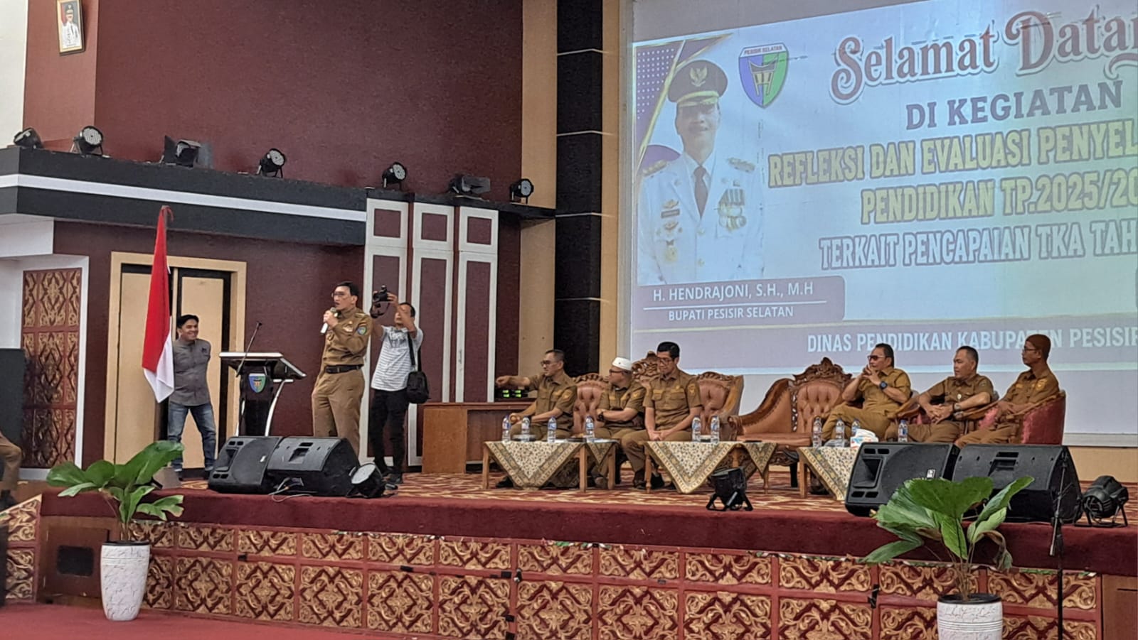 Bupati Pesisir Selatan Desak Evaluasi Tiga Bulanan, Nilai TKA SD dan SMP Terpuruk di Peringkat 18 dan 14 Se-Sumbar