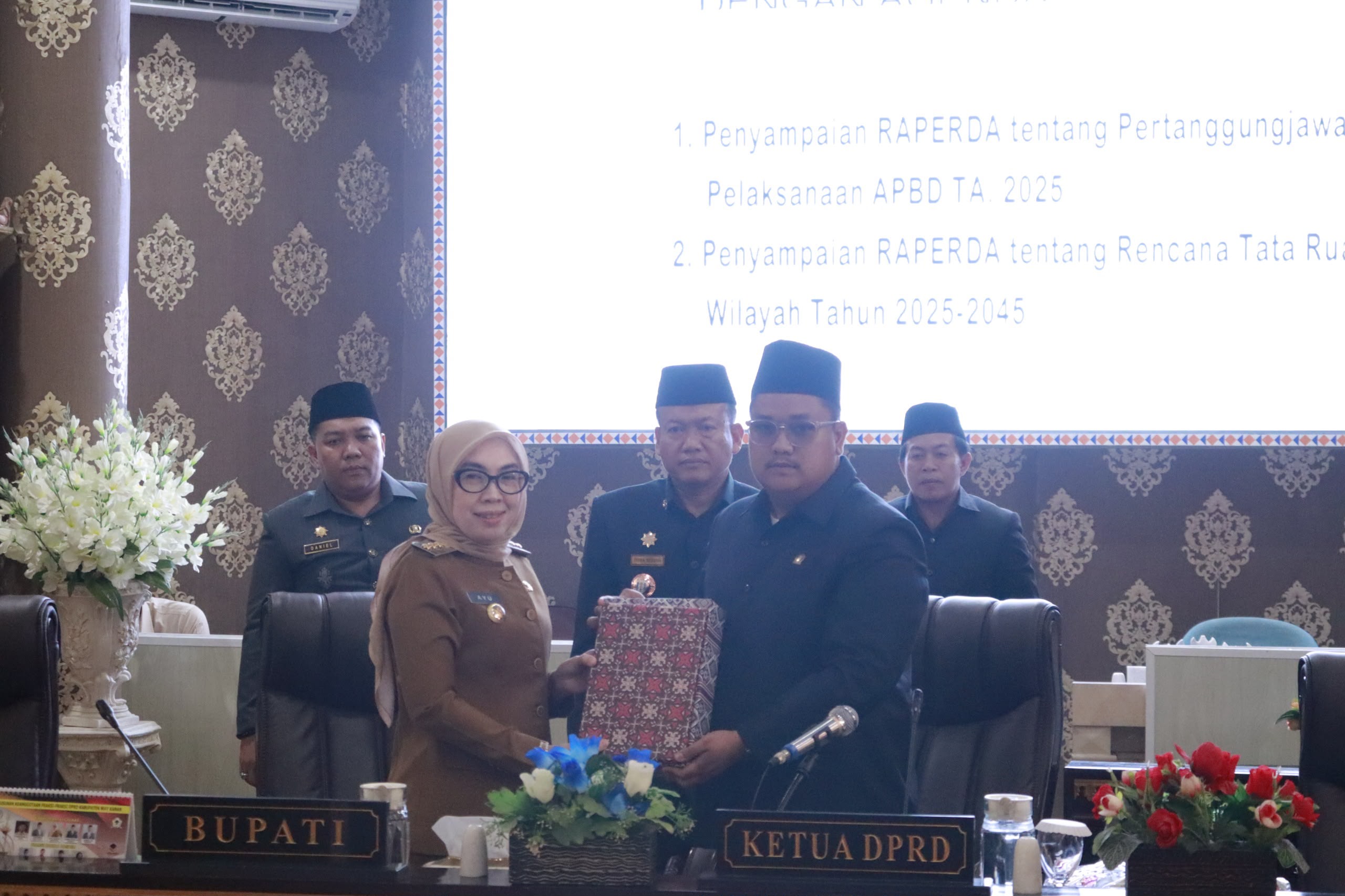Bupati Way Kanan Ayu Asalasiyah Sampaikan 3 Raperda Strategis di Paripurna DPRD, APBD 2025 Raih Opini WTP ke-16