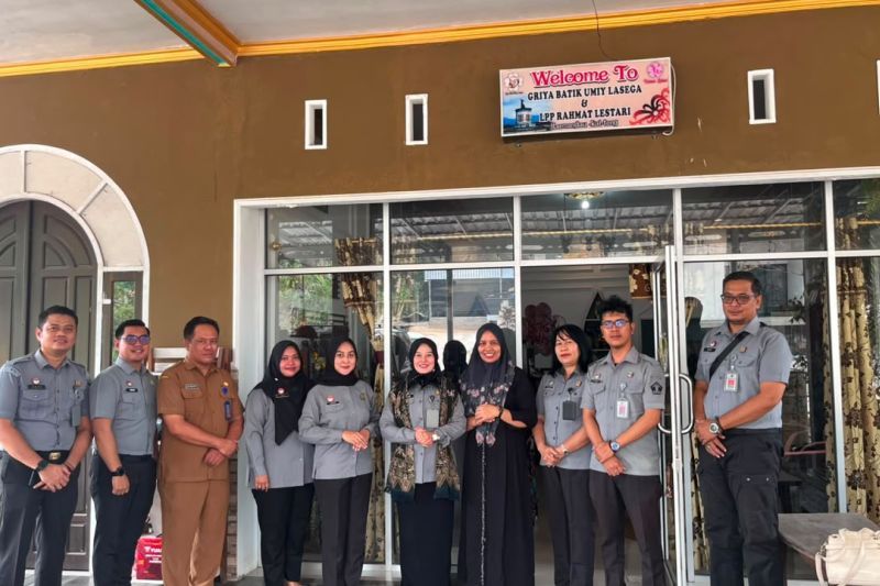Kanwil Kemenkum Kalteng Dampingi Griya Batik Umiy Lasega di Lamandau Urus Perlindungan Merek dan Desain Industri