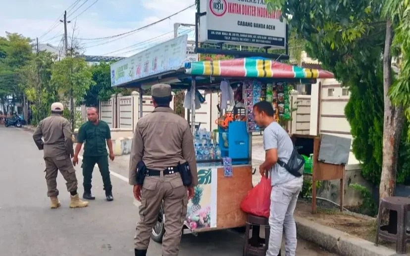 Satpol PP Banda Aceh Kewalahan Hadapi PKL Bandel, Ditertibkan Pagi Kembali Berjualan Sore Hari