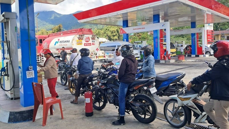 NTT Larang Pembelian BBM Bersubsidi di SPBU bagi Penunggak Pajak, Publik Soroti Penimbunan yang Tak Tersentuh