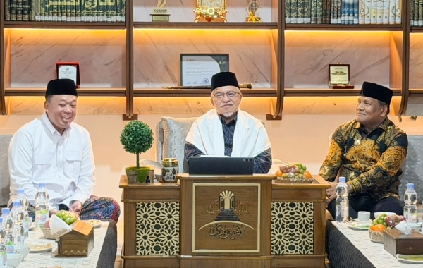 Menteri ATR/BPN Nusron Wahid Silaturahmi ke Ulama Kharismatik Aceh Waled Nu dan Abu Mudi di Bireuen