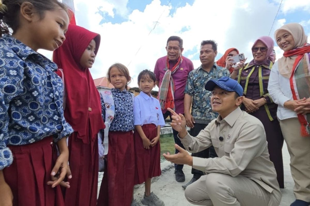 Wamendikdasmen Fajar Riza Tinjau Revitalisasi Sekolah di Wakatobi, Percepat Perbaikan SD Maritim Suku Bajo