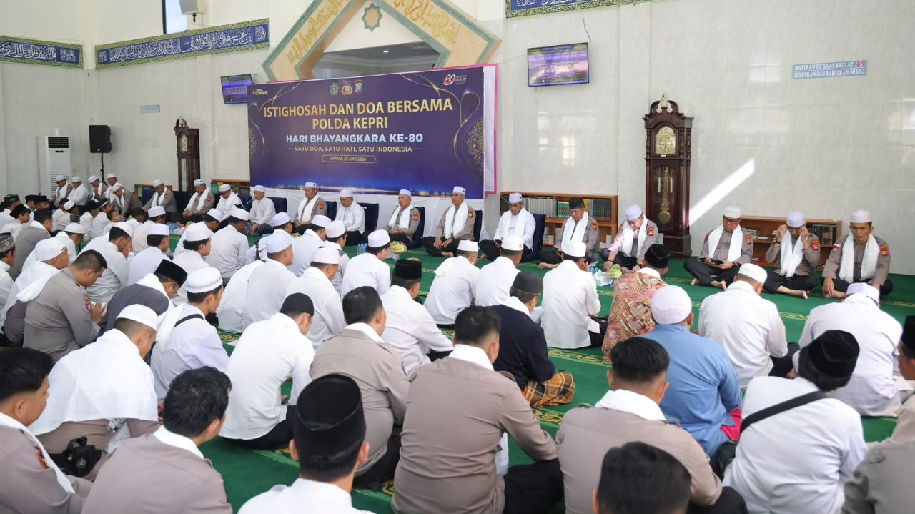 Sambut Hari Bhayangkara ke-80, Polda Kepri Gelar Istighosah dan Salurkan Bansos untuk 100 Warga serta Santuni 50 Anak Yatim