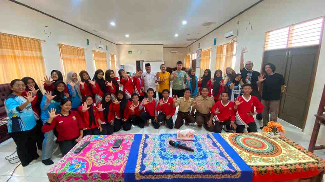 Komunitas Teater Air Jambi Bekali 25 Siswa SMAN 5 Merangin Menulis Cerpen hingga Keaktoran Lewat Monofolk Tur
