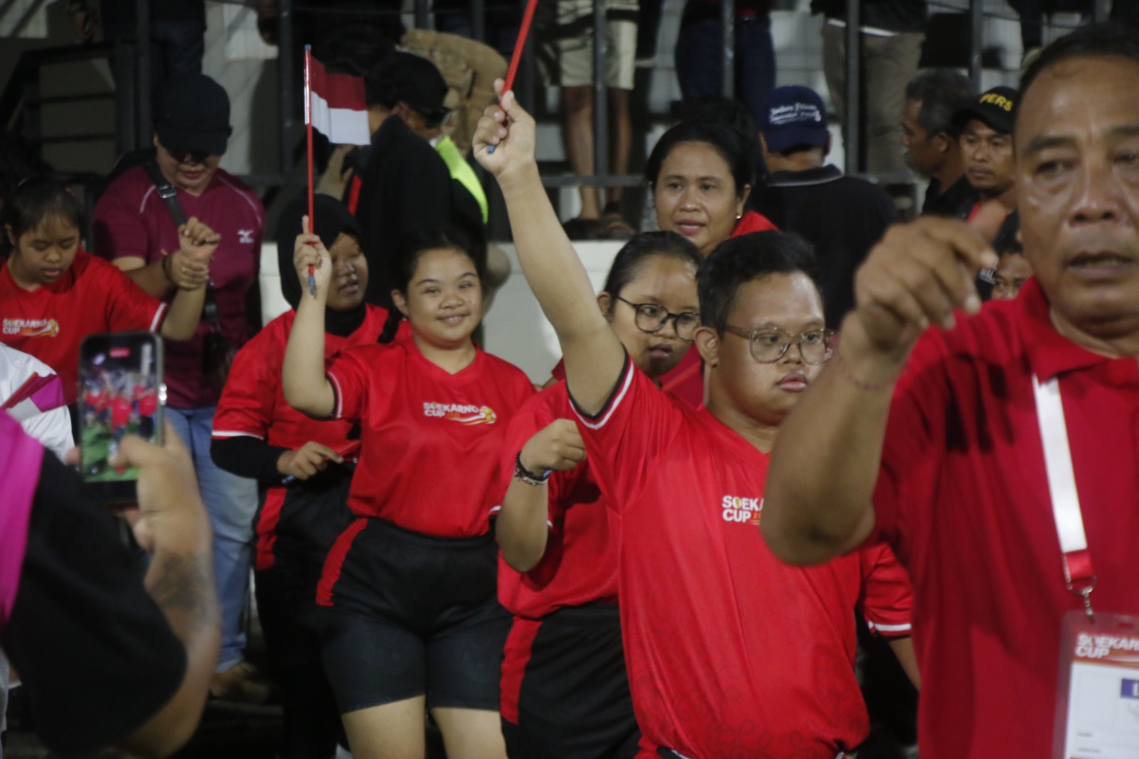 22 Anak Difabel dari POTADS Bali Jadi Pendamping Pemain di Final Soekarno Cup, Kampanye Fair Play dari Stadion Ngurah Rai