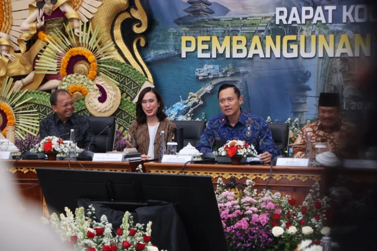 Gubernur Koster Ungkap 16,3 Juta Wisatawan Kunjungi Bali Sepanjang 2025, Infrastruktur dan Lingkungan Jadi Pekerjaan Rumah