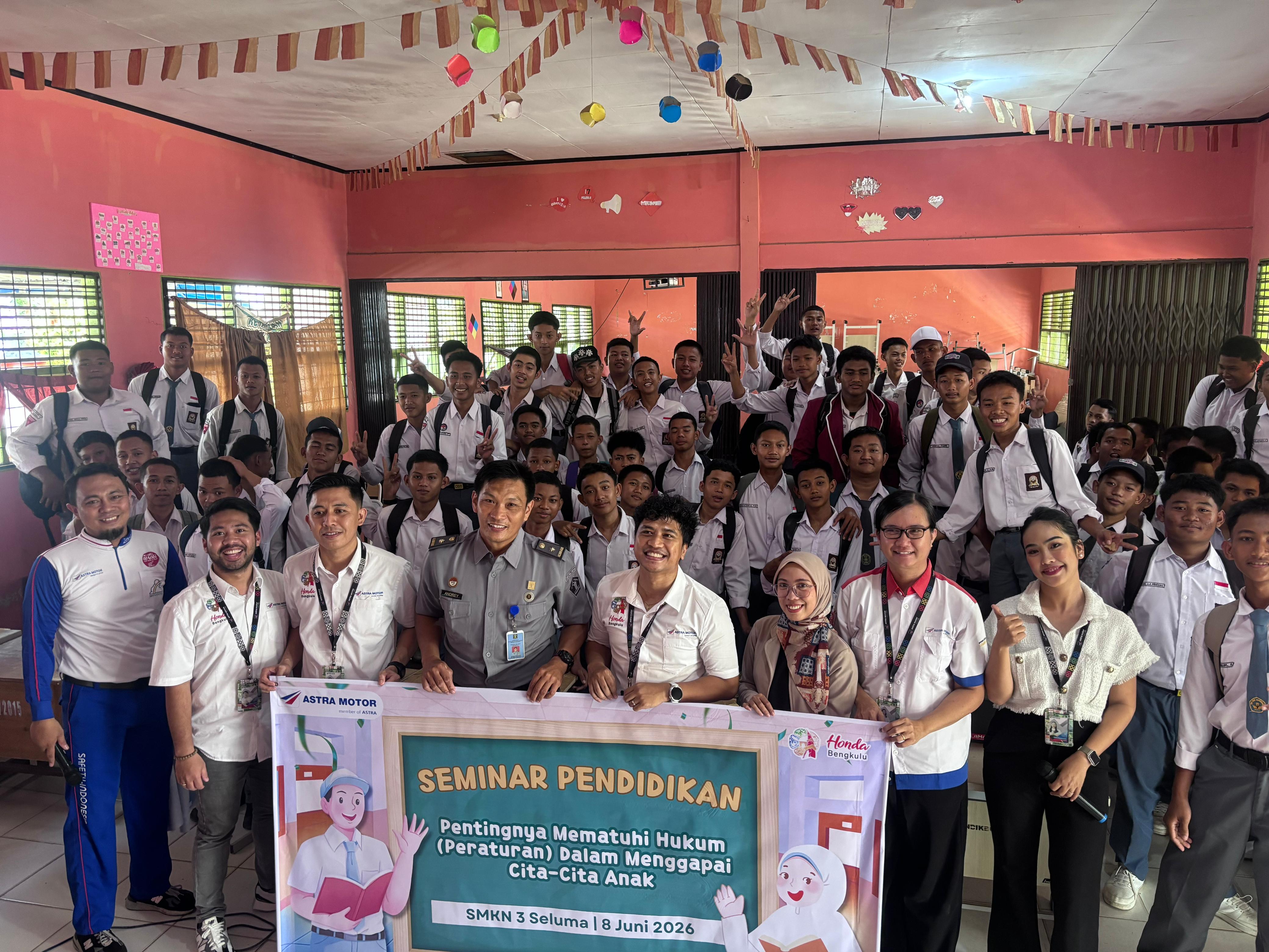Astra Motor Bengkulu Gelar Seminar Pendidikan di SMKN 3 Seluma, Siswa Dibekali Hukum hingga Safety Riding