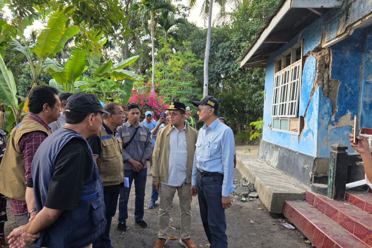 Bawa 50.000 Paket Sembako dari Presiden Prabowo, Menteri PU Dody Hanggodo Berangkat ke NTT