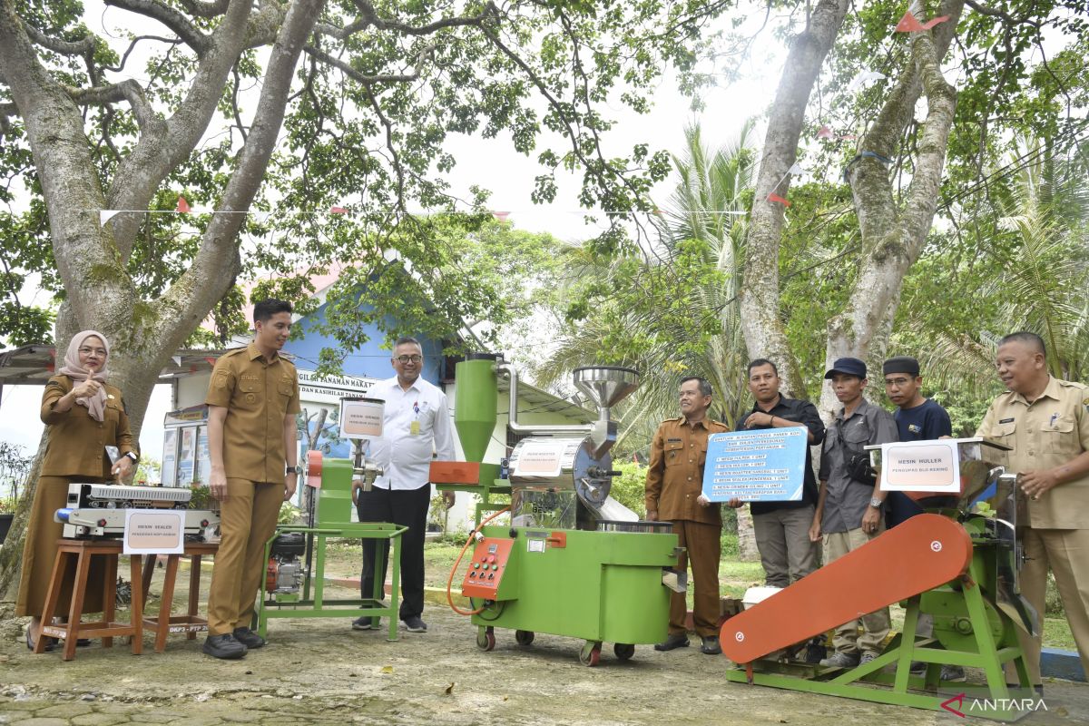 16 Petani dan Pemuda Sawahlunto Ikut Pelatihan Hilirisasi Kopi, Pemkot Serahkan Mesin Pengolahan