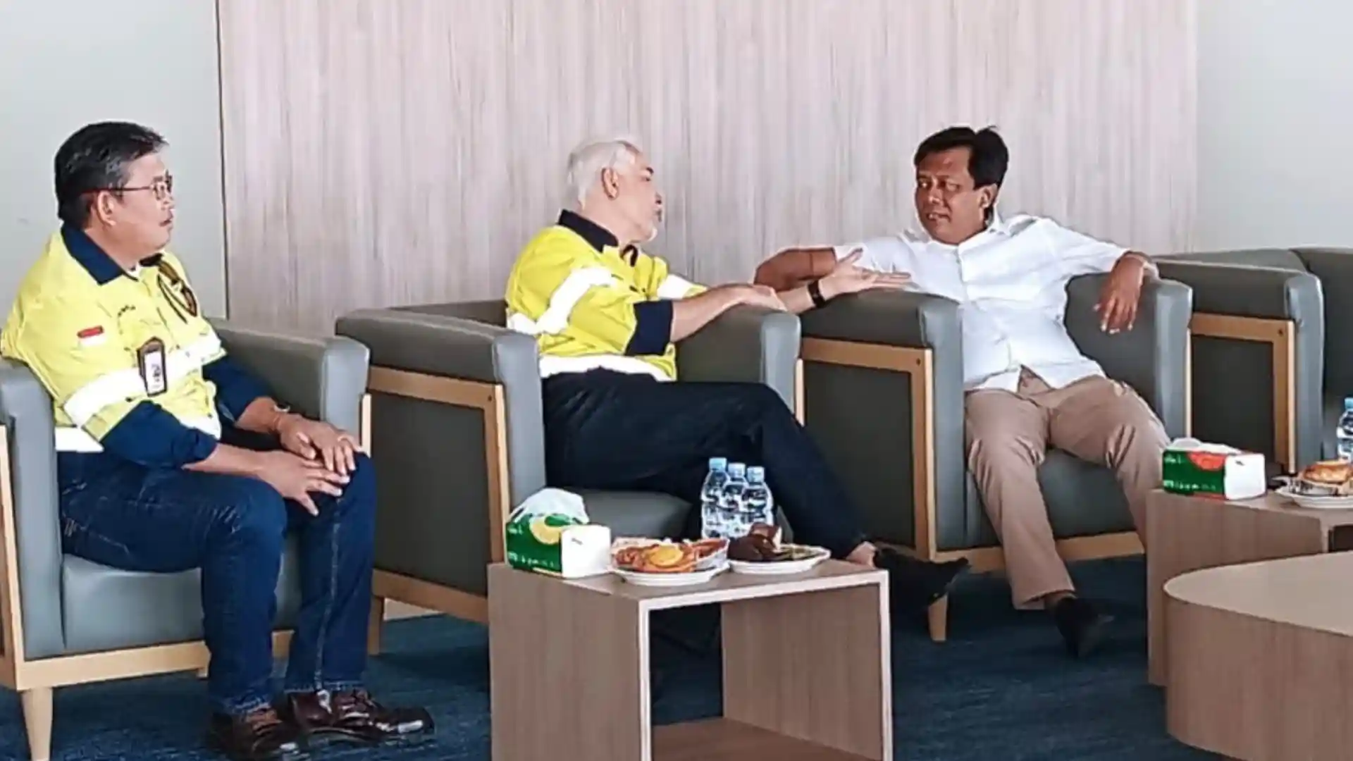 Bupati Sumbawa Barat Targetkan Pesawat Komersial Mendarat di Bandara AMMAN Poto Tano pada 20 November 2026