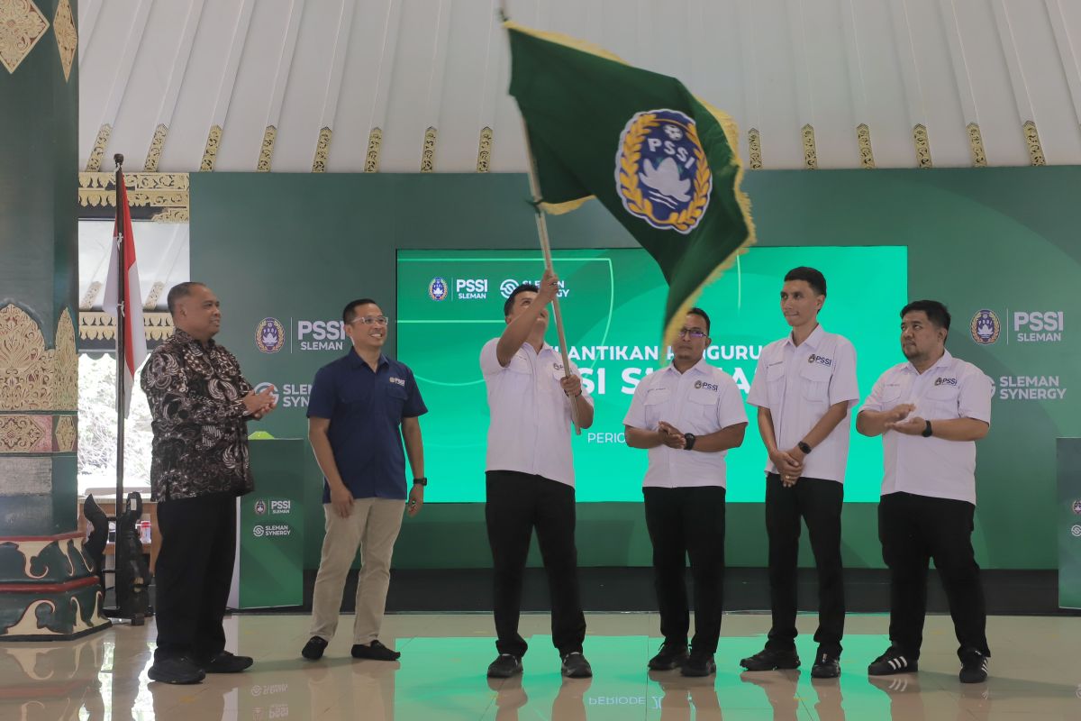 Bupati Sleman Harda Kiswaya Resmi Lantik Pengurus Askab PSSI Masa Bakti 2026-2030, Targetkan Pembinaan Usia Dini