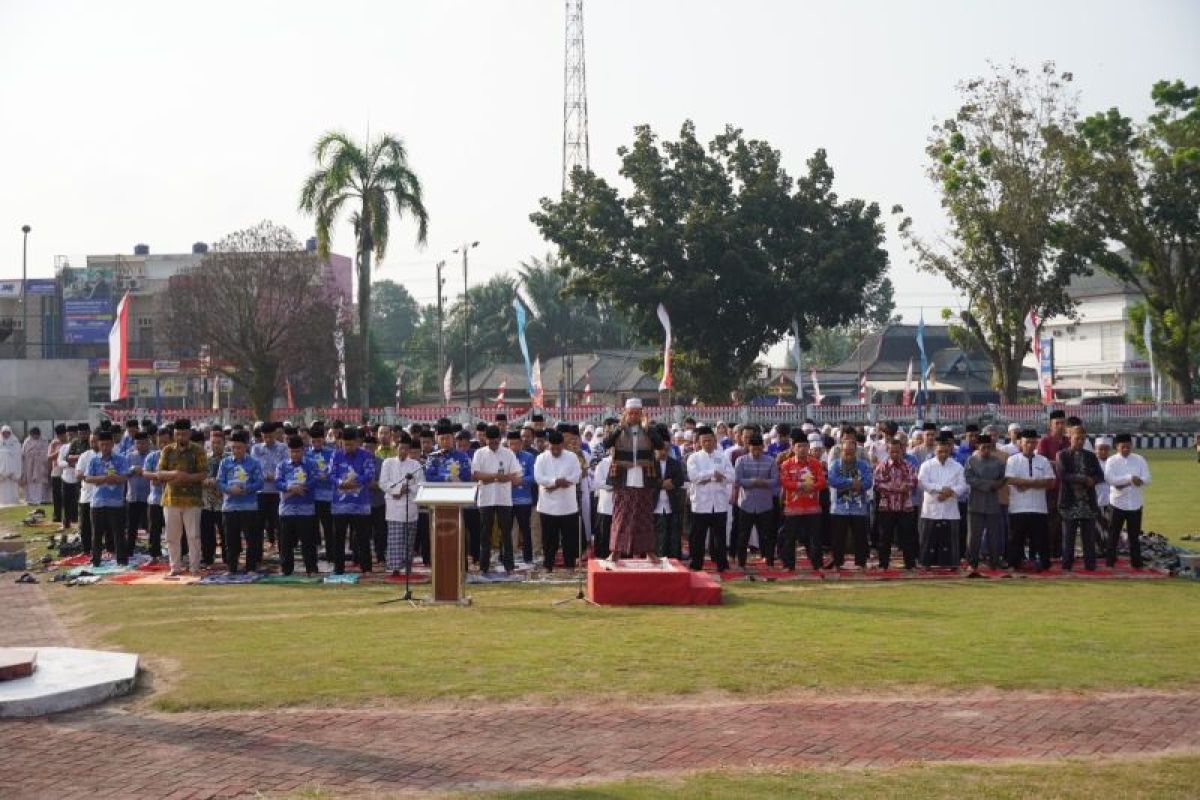 Pemkab OKI Gelar Shalat Istisqa di Halaman Kantor Bupati, Wakil Bupati Pimpin Doa Bersama untuk Atasi Kemarau dan Karhutla