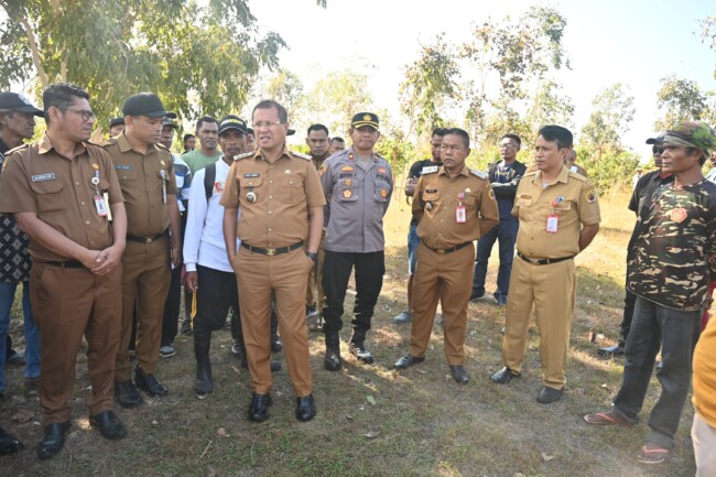 Bupati Kupang Yosef Lede Turun ke Desa Manusak Pastikan Kesesuaian Lahan Pembangunan Sekolah Nasional Terintegrasi
