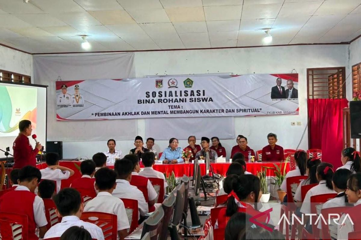 Kemenag dan FKUB Minahasa Siapkan Generasi Emas Berkarakter lewat Program Bina Rohani Siswa di SMP Negeri 1 Tondano