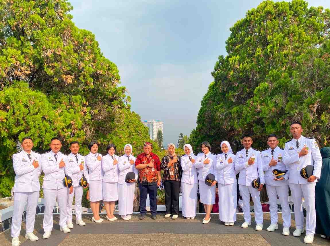 13 Lulusan IPDN Resmi Ditempatkan di Pemprov Kaltara, Kepala BKD Tekankan Integritas dan Adaptasi Cepat