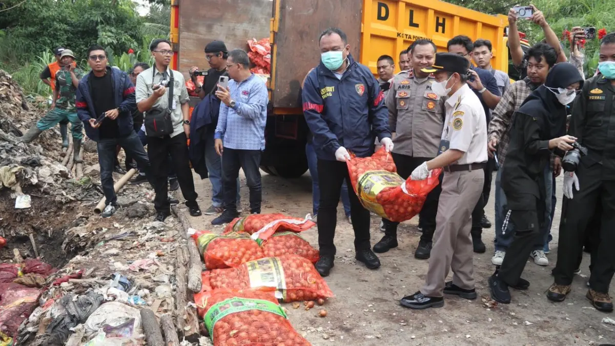 Bareskrim Polri Musnahkan Ribuan Kilogram Bawang Impor Ilegal Hasil Selundupan dari Jalur Tikus Perbatasan Malaysia