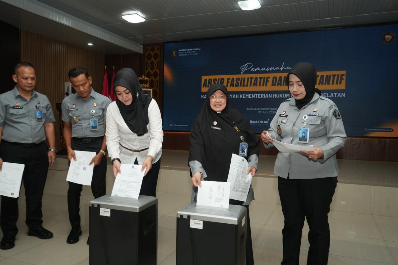 Kanwil Kemenkum Sumsel Musnahkan Arsip Fasilitatif dan Substantif, Kurangi Beban Penyimpanan Fisik