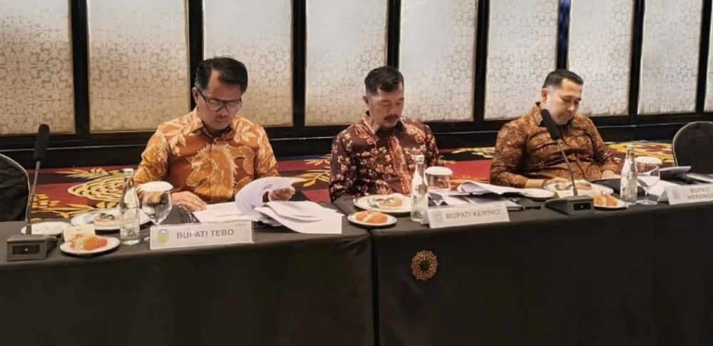 Wabup Tebo Dorong Penguatan Tata Kelola Bank Jambi Lewat RUPS Luar Biasa di Bandung