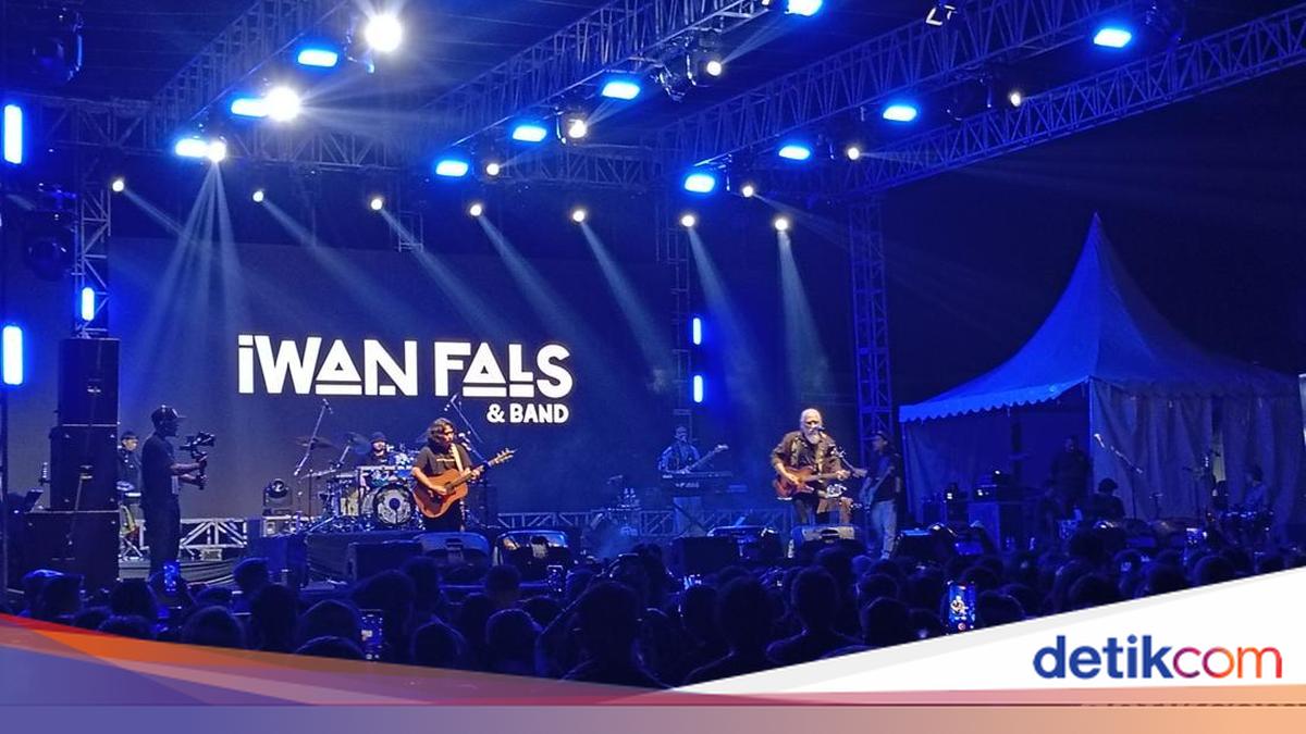 Iwan Fals Puji Keindahan Alam NTT di Konser Kupang, Minta Warga Jaga Laut Tablolong dan Hutan