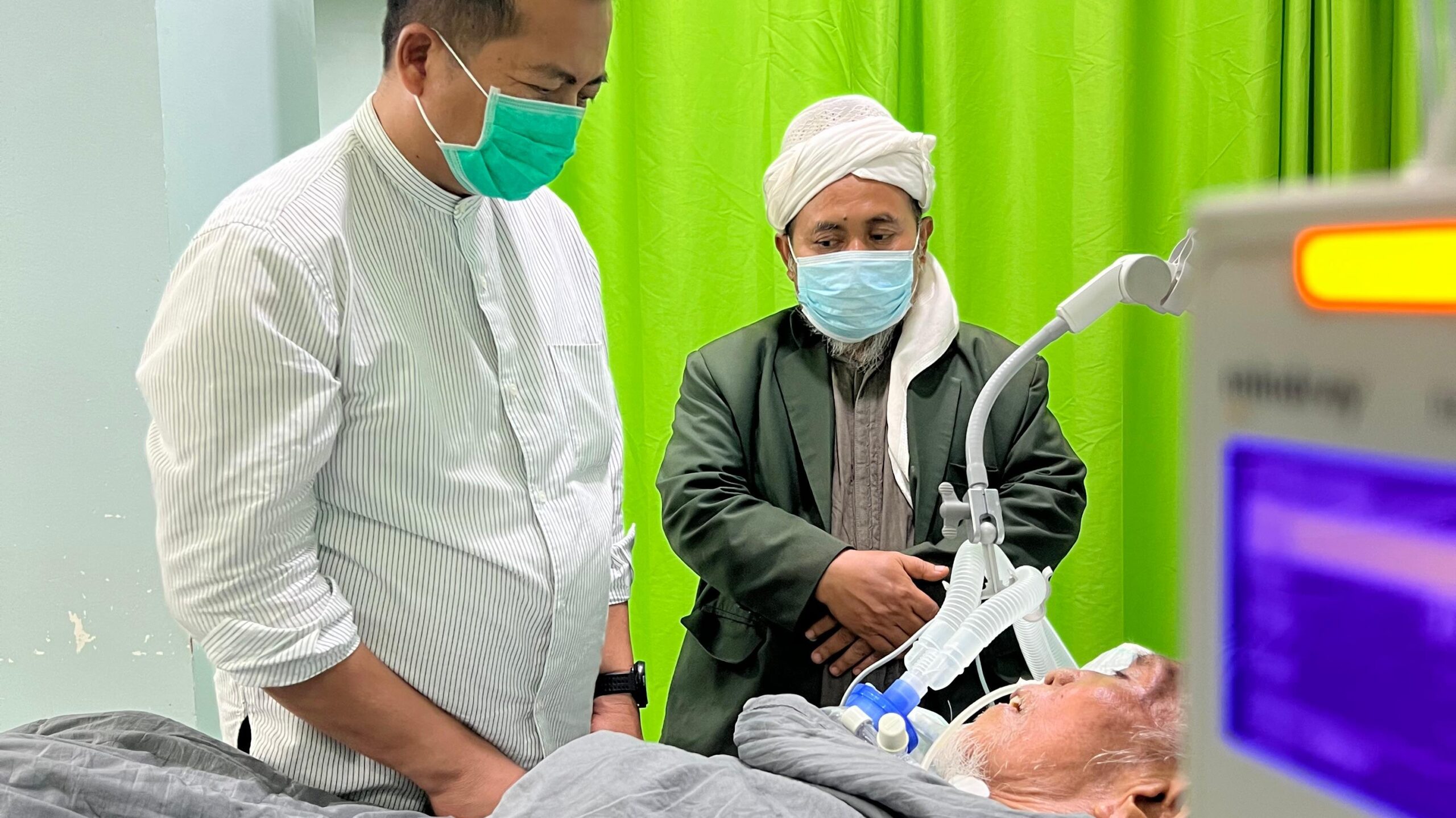Gubernur NTB Lalu Muhamad Iqbal Ajak Seluruh Warga Doakan Kesembuhan Tuan Guru Bagu, Ulama Paling Sepuh