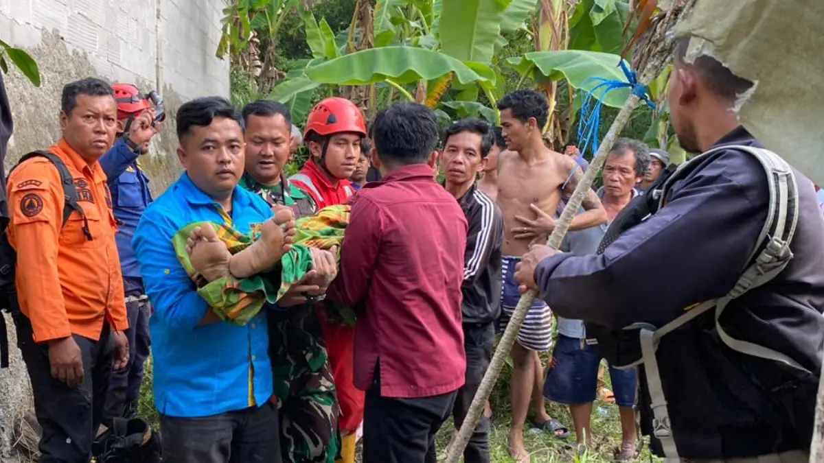 Warga Cibadak Sukabumi Tertimpa Ember Tanah di Dalam Sumur Saat Gali Sumber Air, Empat Orang Terjebak