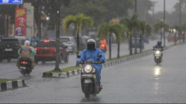 BMKG Peringatkan Hujan Lebat hingga Sangat Lebat Landa Jawa Barat, Dipicu Siklon Tropis Mekkhala
