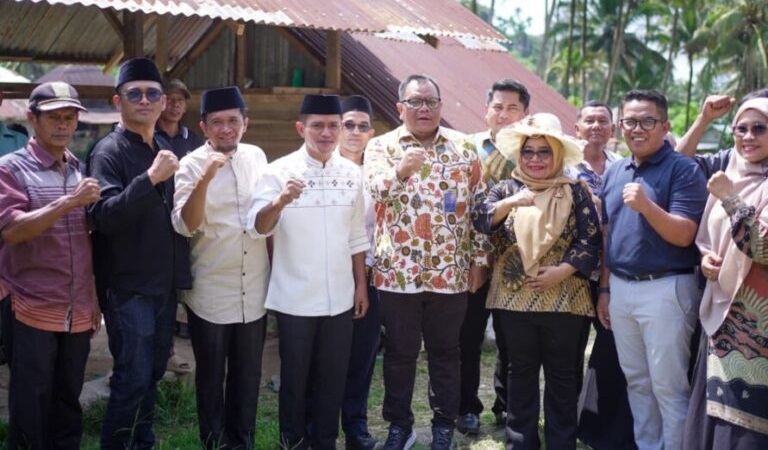 Bupati Solok Dampingi KKP Salurkan 120 Ribu Benih Ikan untuk Pulihkan Budidaya Pascabencana di Koto Sani