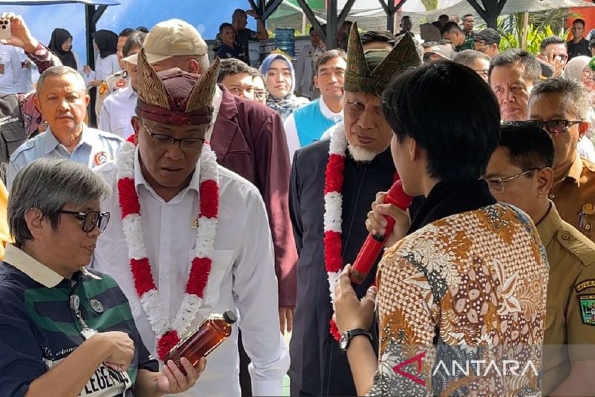 Menteri LH Minta Pemda di Sumbar Waspadai Celah Kerugian Bisnis Perdagangan Karbon dari Sampah