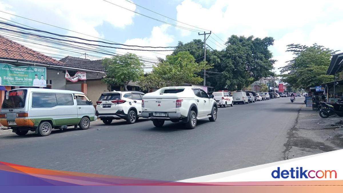 BBM Langka di Lombok Timur Bikin Antrean 500 Meter di SPBU Sekarteja, Sopir dan Tukang Ojek Keluhkan Pasokan Kosong
