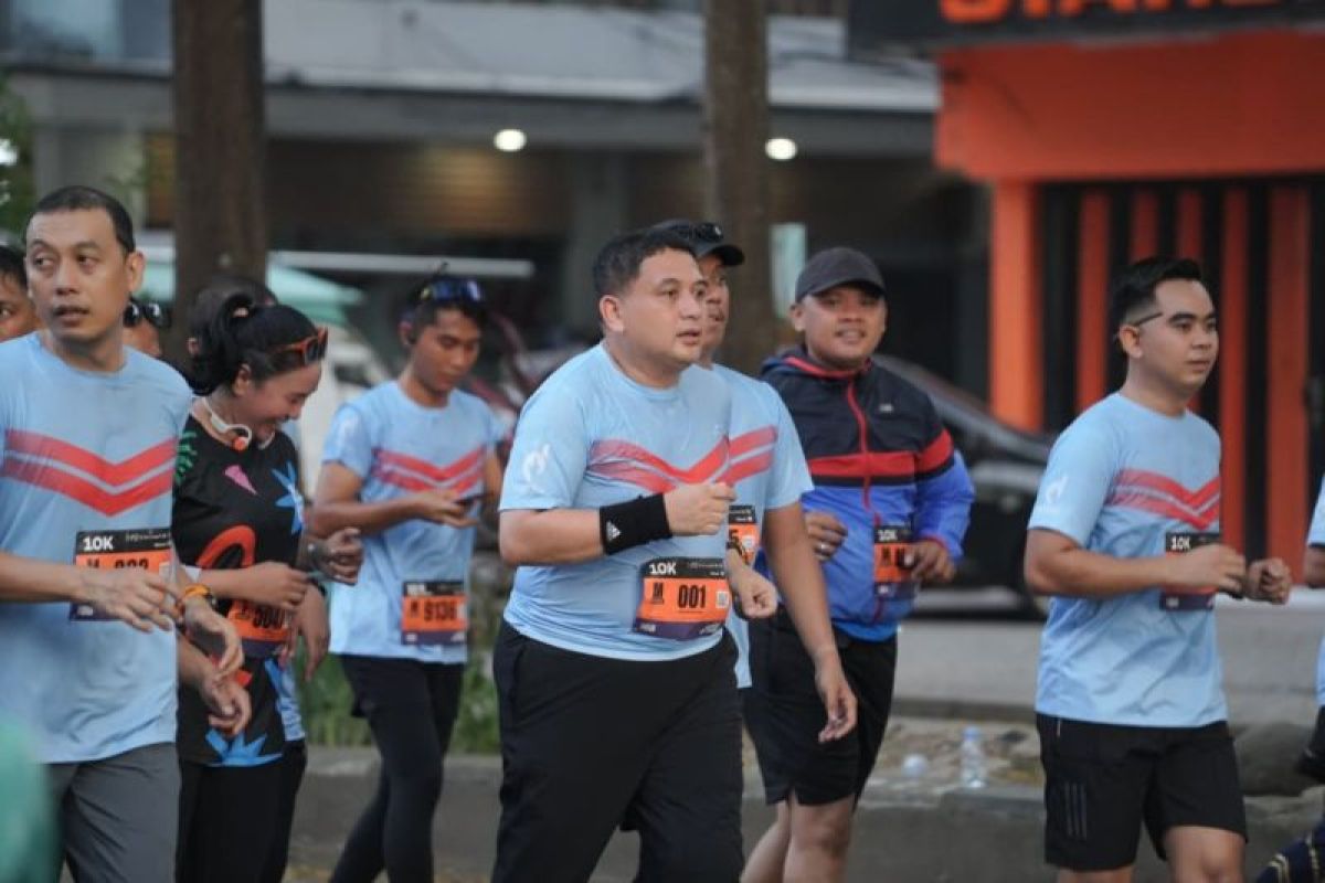 Ribuan Pelari dari Dalam dan Luar Negeri Ramaikan Makassar Half Marathon 2026, Wali Kota Lepas Peserta di Anjungan Losari