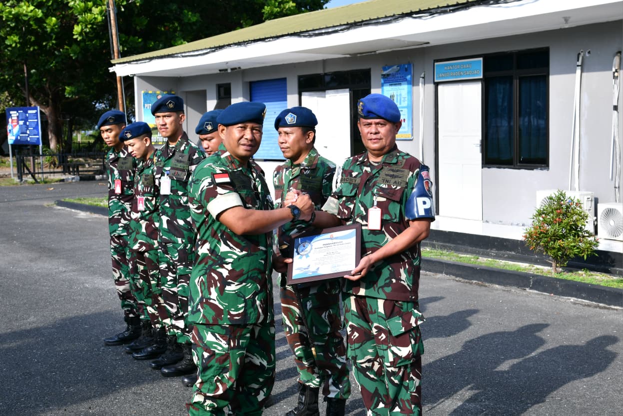 Komandan Lanud Raden Sadjad Natuna Lepas 6 Personel Mutasi, 3 Prajurit Baru Siap Jaga Perbatasan Udara
