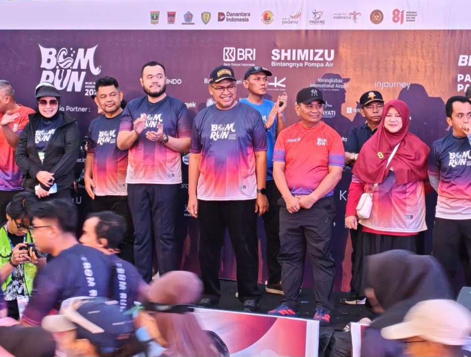 BOM Run 2026 di Pantai Padang Lepas Ribuan Peserta, Sekda Sumbar Sebut Jadi Penggerak Ekonomi Daerah