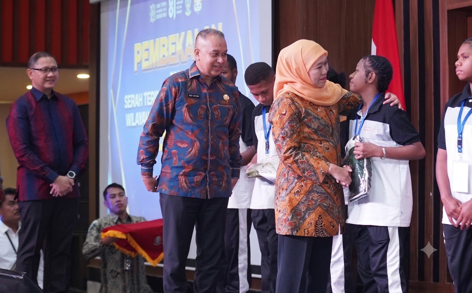 152 Pelajar ADEM Papua Tiba di Jatim, Khofifah Siap Jadi Ibu Asuh Selama 3 Tahun Belajar