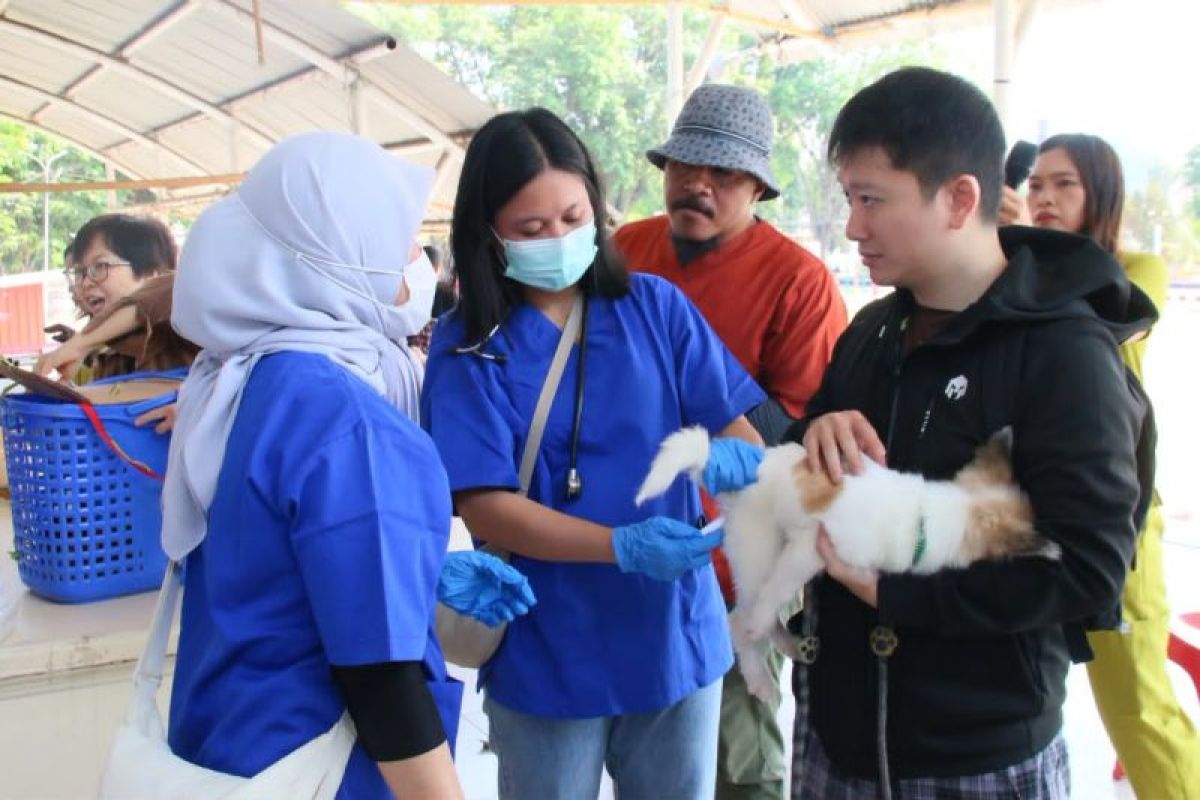 Karantina Sulut Vaksinasi 149 Hewan Peliharaan di Manado, Ingatkan Rabies Butuh Kolaborasi Lintas Sektor