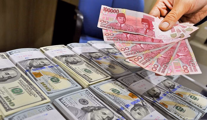 Rupiah Tembus Rp17.813 per Dolar AS, Harga Minyak dan Dolar AS Jadi Biang Kerok