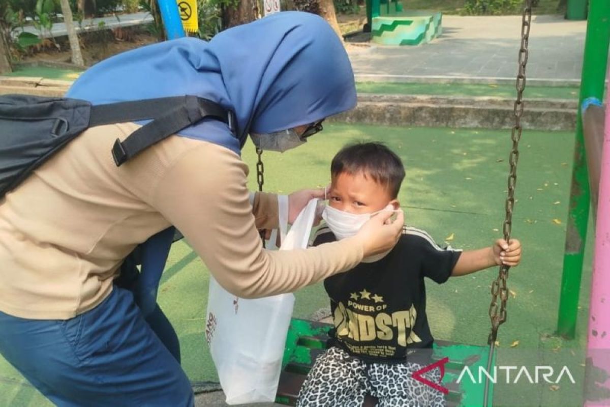 AIMI Kalbar Bagikan Masker Khusus Anak di Pontianak, Langkah Lindungi Balita dari Kabut Asap