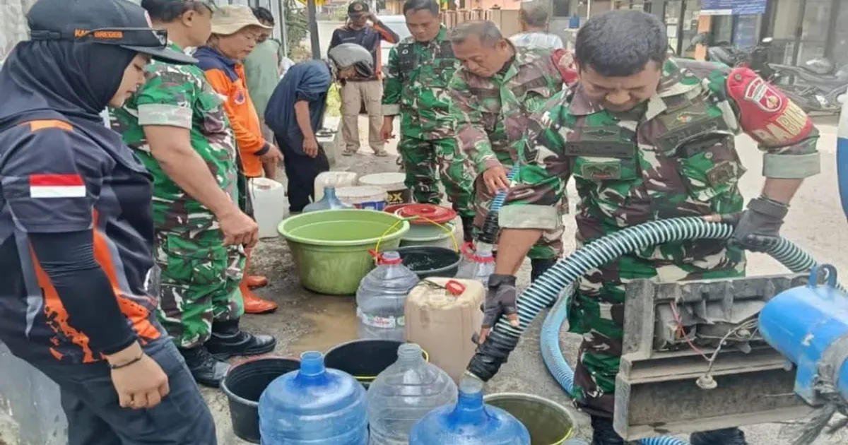 250 KK di Dusun Cipanas Brebes Terdampak Kekeringan, Koramil Paguyangan dan BPBD Salurkan Air Bersih