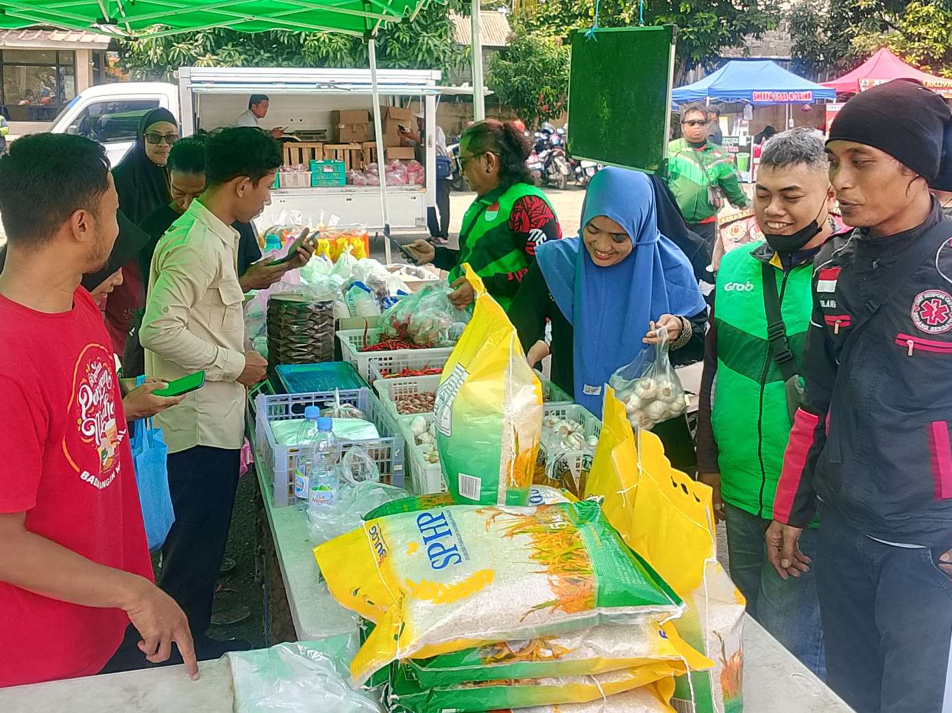 Pemprov Banten Gelar Pasar Murah Khusus 1.000 Driver Ojol, Harga Sembako di Bawah Pasar di Serang