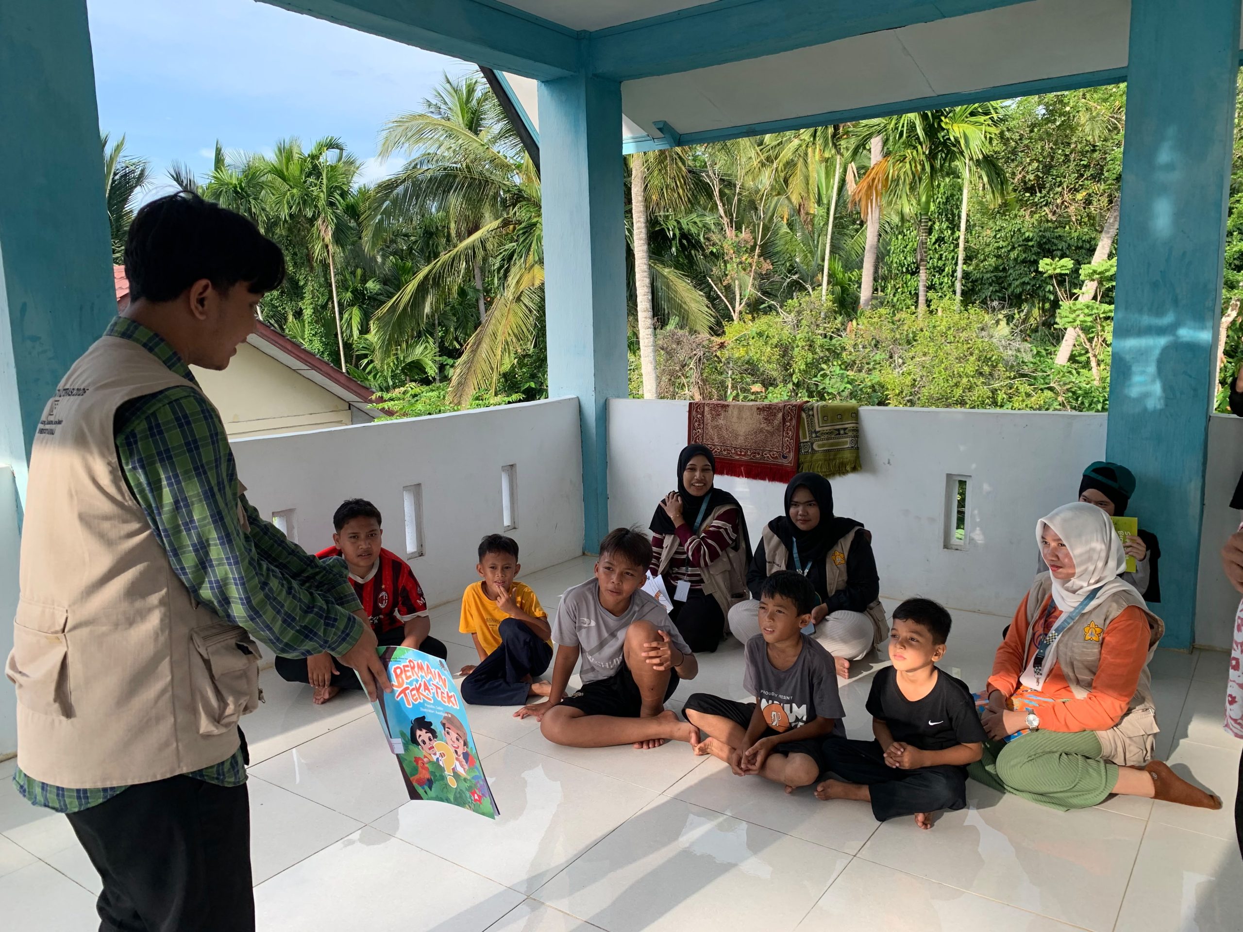 10 Mahasiswa USK Gelar Program Literasi di Gampong Kayee Adang, Aceh Besar, Bangun Minat Baca Anak