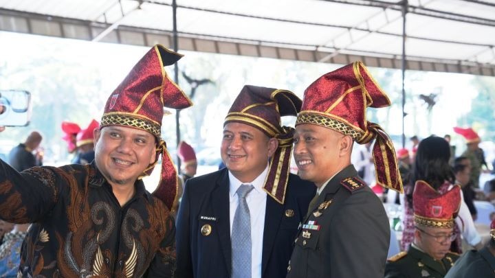 Wali Kota Makassar Pakai Passapu Merah di HUT ke-69 Kodam Hasanuddin, Tegaskan TNI Garda Terdepan Jaga Stabilitas
