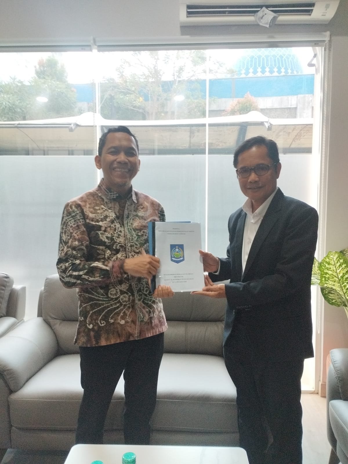 Disdikpora NTB Serahkan Langsung Proposal Revitalisasi SMAN 1 Lingsar ke Kemendikdasmen, Optimis Bangunan Roboh Segera Diperbaiki