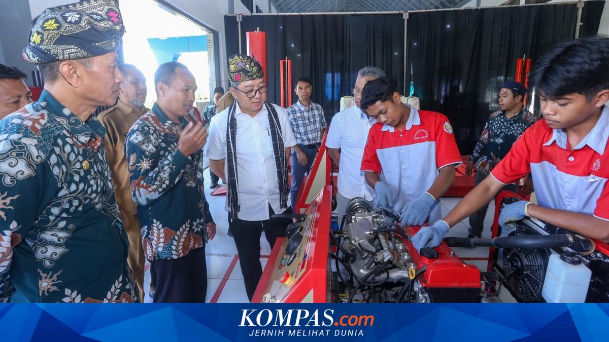 Toyota Resmi Donasikan Mesin Mobil ke Dua SMK di Lombok, Dukung Pendidikan Vokasi Teknik Otomotif