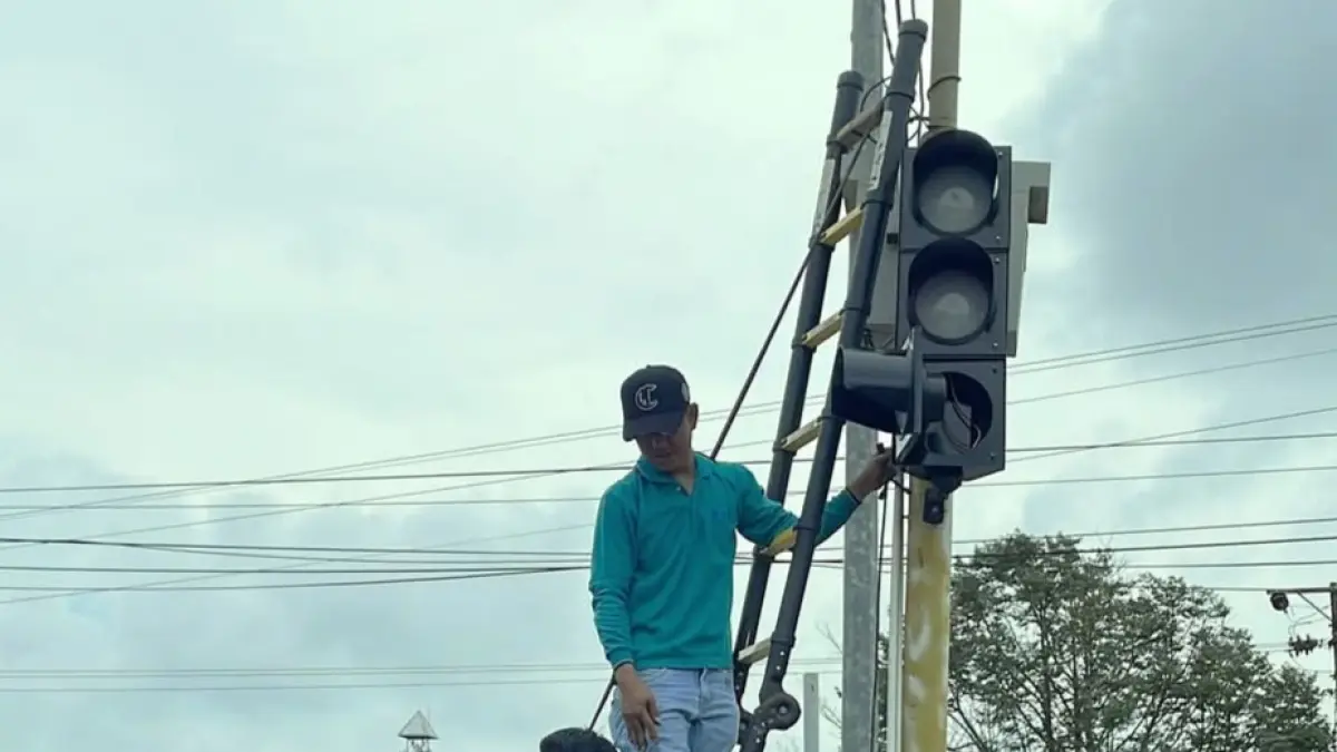 Dua Simpang Utama di Nanga Bulik Kembali Berfungsi, Dishub Lamandau Lakukan Perbaikan APILL Secara Berkala