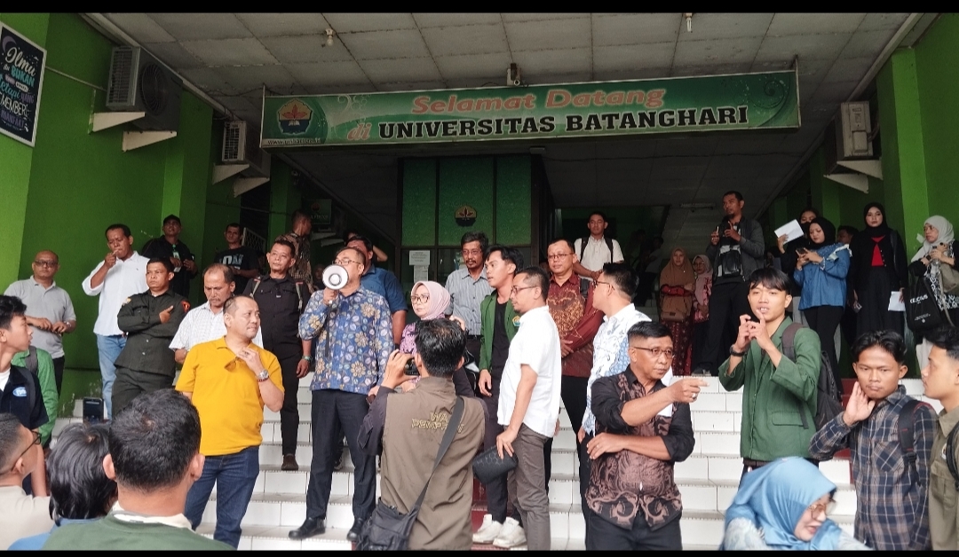 Mahasiswa dan Alumni UNBARI Kembali Antarkan Pj Rektor Berkantor, Tolak Segala Bentuk Premanisme di Kampus