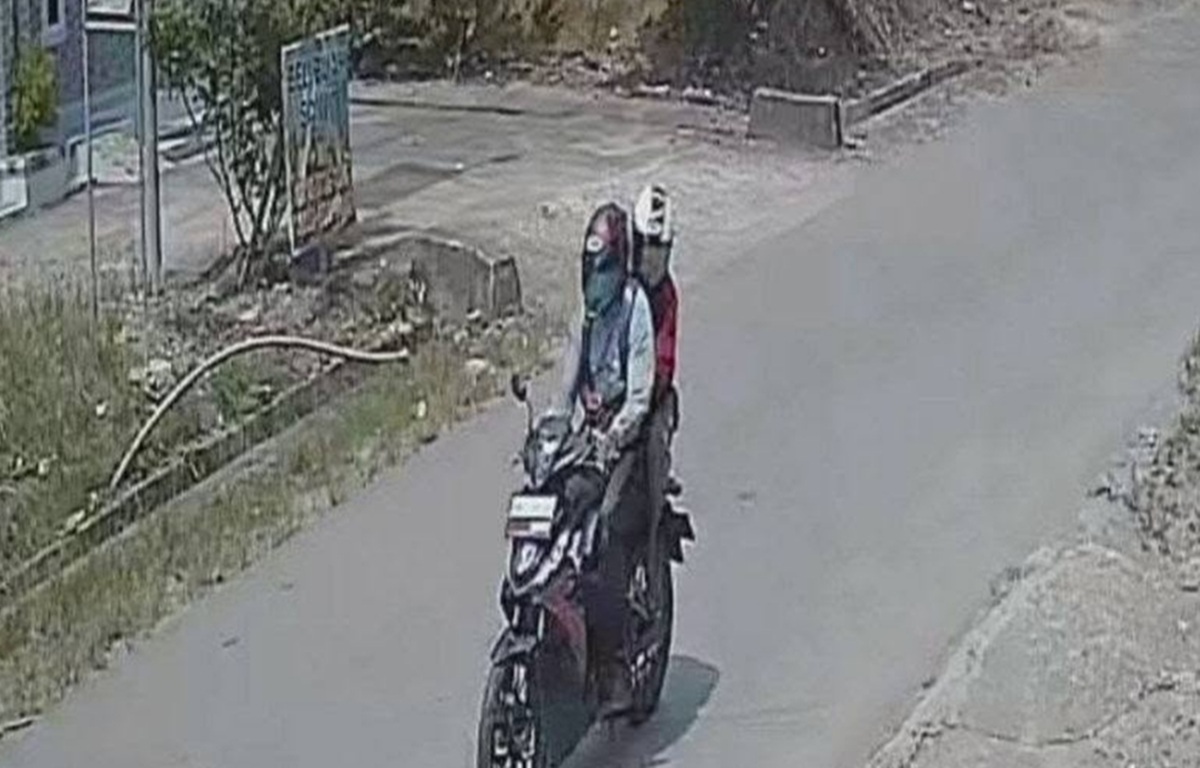 Modus Berpura-pura Belanja di Warung, Dua Jambret Gasak Kalung Emas 3 Suku Milik IRT di Muratara