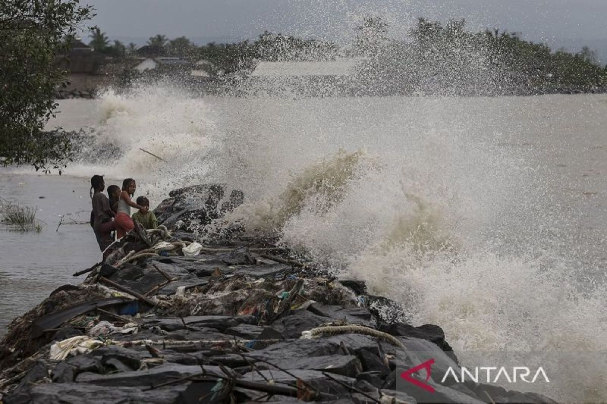 BMKG Peringatkan Gelombang Tinggi 2,5–4 Meter di Selatan Banten, Nelayan dan Operator Kapal Diminta Waspada