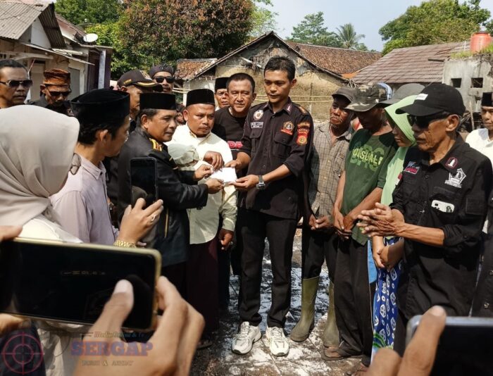 PPBNI Satria Banten DPC Pandeglang Salurkan Bantuan untuk Korban Kebakaran di Desa Kalang Anyar