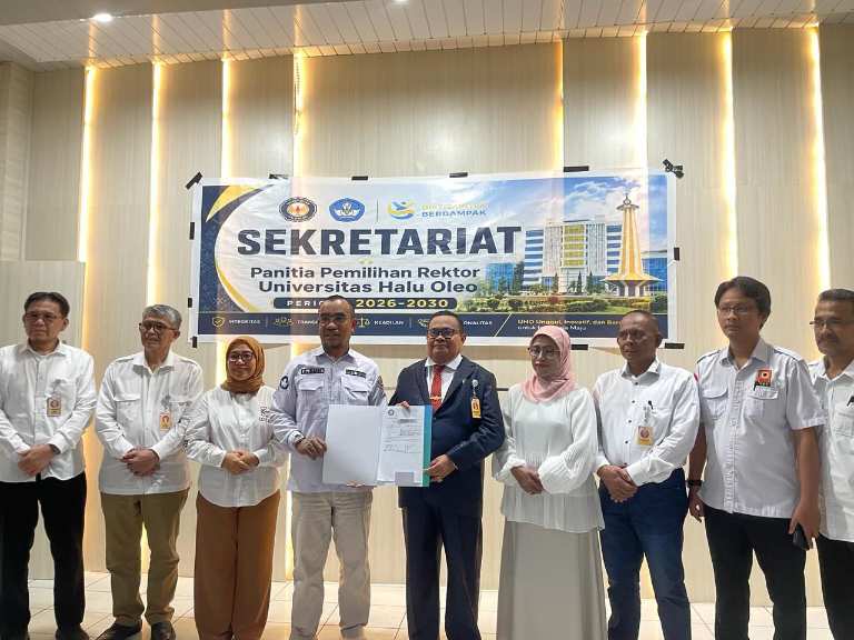 Dekan Farmasi UHO Prof Ruslin Daftar Calon Rektor 2026-2030, Bawa Visi Pengabdian 32 Tahun di Kampus Hijau Kendari